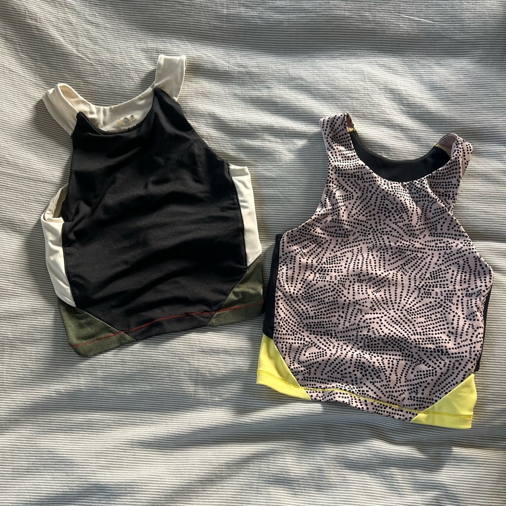 ✌️2 Janji running tanks w/built in support